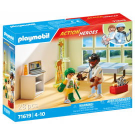 PÉDIATRE AVEC ENFANT